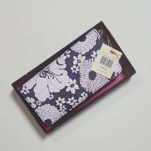 Trina Turk Floral Zip Around Wallet NWT in Gift Box MSRP $48